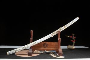 Espada Samurai: Serie <span class=keywords><strong>Alma</strong></span> <span class=keywords><strong>de</strong></span> la Montaña Yotei, Noche Oscura, Hoja <span class=keywords><strong>de</strong></span> Acero T10 Dorada con Endurecimiento Diferencial y Templado en Arcilla, Réplica <span class=keywords><strong>de</strong></span> Accesorio Cinematográfico - Product Image 6