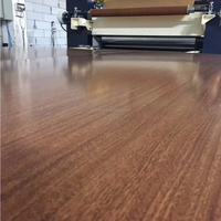 Ligne de machine de collage de film PVC à grain de bois pour panneaux de porte WPC en contreplaqué MDF de 1300 mm avec revêtement à rouleaux à colle solvant