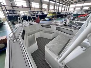 Barco de aluminio Sea King de 7.5m (25 pies) EasyCraft con consola central, para pesca, recreación y motor fuera de borda. - Product Image 3