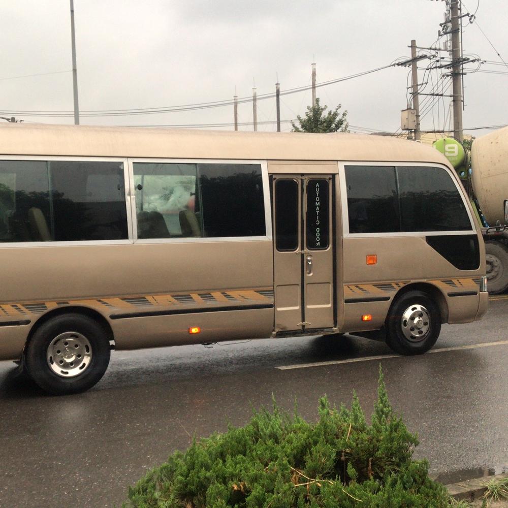 Б/у 2017 Оригинальный японский автобус toyot coaster, дизельный автобус для продажи