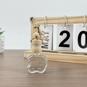 Usine 10ml clair pomme <span class=keywords><strong>voiture</strong></span> <span class=keywords><strong>parfum</strong></span> diffuseur désodorisant bouteille vide suspendu rituels <span class=keywords><strong>voiture</strong></span> <span class=keywords><strong>parfum</strong></span> bouteille avec couvercle en bois de Lotus - Product Image 2