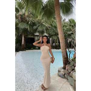 Robe de soirée Nina en satin de luxe, détail perle, style simple, col halter, sans bretelles, coupe droite, longueur au sol, disponible en XS et XL, polyester - Product Image 3