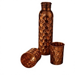 Juego de botellas de agua contemporáneas de cobre con textura de panal, recipientes portátiles para bebidas, ideales para viajes - Product Image 1