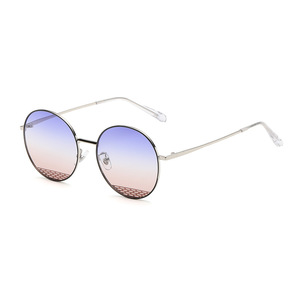 Gafas de sol de moda para mujer, montura redonda, lentes polarizadas UV400 TAC C1C8, color negro, a la moda, para protección solar, viajes y conducción - Product Image 2