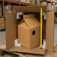 Maisonnette pour chat en liège en forme de maison avec porte ronde
