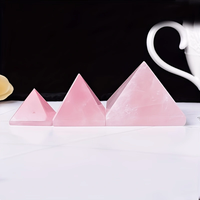 Großhandel Natürliche Bestseller Heim- und Bürodekoration Rosenquarz-Pyramide Handgeschnitzte Kristallpyramide Ornament