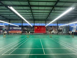 Luces LED Antideslumbrantes de 220V para Canchas de Pickleball, Duraderas, para Interiores y Exteriores, Iluminación Deportiva sin Sombras para Tenis - Product Image 2