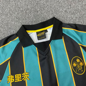 เสื้อฟุตบอลลายทางคลาสสิกเสื้อฟุตบอลผ้าโพลีเอสเตอร์ระบายอากาศแห้งเร็วแบบกำหนดเอง - Product Image 4