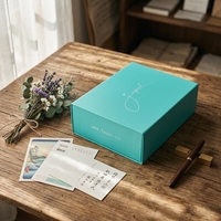 Boîte cadeau portable en carton noir sur mesure avec couvercle pour la présentation de vêtements de luxe