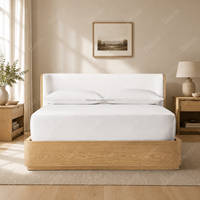 Lit plateforme en chêne bio moderne, tête de lit rembourrée en tissu, cadre de lit King Queen, lit de maître minimaliste de style Arhaus de luxe
