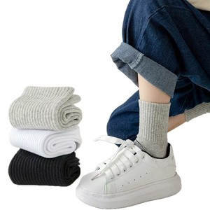 Women's Socks Solid Color Breathable Medium Thickness Crew Socks For Spring Autumn Winter - Product Image 3