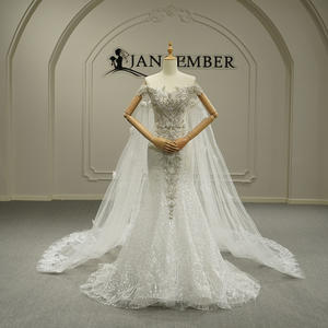 Vestido de Novia Sirena Moderno y Elegante GT26045 con Escote Corazón, Bordado de Encaje Floral y Cristales, con Cola Capilla - Product Image 1