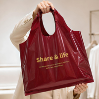 Sac fourre-tout en plastique personnalisé ODM/OEM avec logo, sac de courses en PE épais avec poignée découpée pour les magasins de détail de vêtements en chaîne
