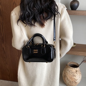 <span class=keywords><strong>Sac</strong></span> bowling vintage pour femme, nouvelle collection automne/hiver 2025 – <span class=keywords><strong>Sac</strong></span> à bandoulière élégant et polyvalent en cuir PU avec fermeture éclair simple - Product Image 3
