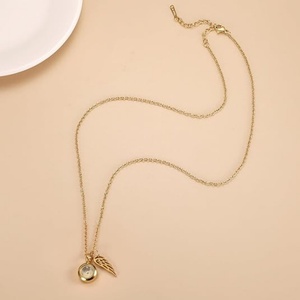 Collar con Urna de Cremación de Cristal Redonda, Colgante con Patrón de Alas de Ángel para Cenizas, Joyería Conmemorativa, Logotipo Personalizado - Product Image 2