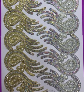 Dentelle de cristal strass à haute demande parfaite pour la couture ou l'artisanat et la décoration de vêtements disponibles au prix d'usine - Product Image 1