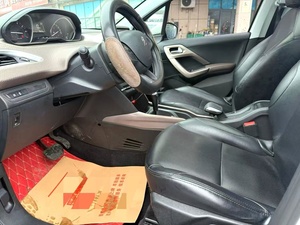 Auto Usata, <span class=keywords><strong>Peugeot</strong></span> <span class=keywords><strong>2008</strong></span> del <span class=keywords><strong>2019</strong></span>, Marca Francese, SUV 1.2T - Product Image 4