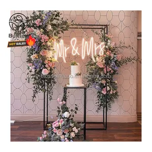 Incrível cenário de arco de flores para decoração de casamento, cenário de backstage de casamento