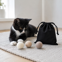 Boules de feutre en peluche bio LucyBalu Peach Fuzzy |   Balles pour chat en laine de mouton 100% |   3+ balles de jeu en feutre fait main avec pochette en coton |   Fabriqué
