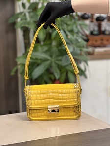 Sac bandoulière en cuir de crocodile du Nil jaune, design élégant et tendance, longueur de la bandoulière réglable - Product Image 2