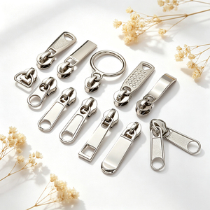 Tirettes de fermeture éclair en métal gravées sur mesure avec logo, curseurs de fermeture éclair, languettes dorées et argentées pour sacs à main, sacs à bandoulière, vestes et accessoires vestimentaires - Product Image 2