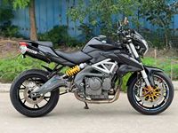 QJ Benelli 600 Sportbike - Moto de rue à quatre cylindres refroidie par eau