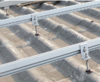 Structure de montage de panneau solaire triangulaire pour toit avec boulon de suspension, système de montage photovoltaïque pour toit en tuiles de fer