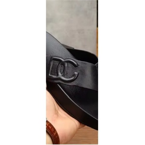Wholesale <b>Black</b> <b>Leather</b> Logo <b>Flip</b> <b>Flops</b>, Custom Logo Thick Sole Summer Casual Beach Slippers - Product Image 2