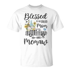 Camiseta con estampado digital de camión de gnomos y la frase "Blessed To Be Called Mom And Memaw", unisex, cuello redondo, manga corta, para adultos - Product Image 1