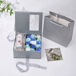 Coffret cadeau 2024 4-en-1 de fleurs préservées faites à la main, personnalisées et luxueuses, avec boîte-carte, pour les enseignants et la fête des mères - Product Image 3