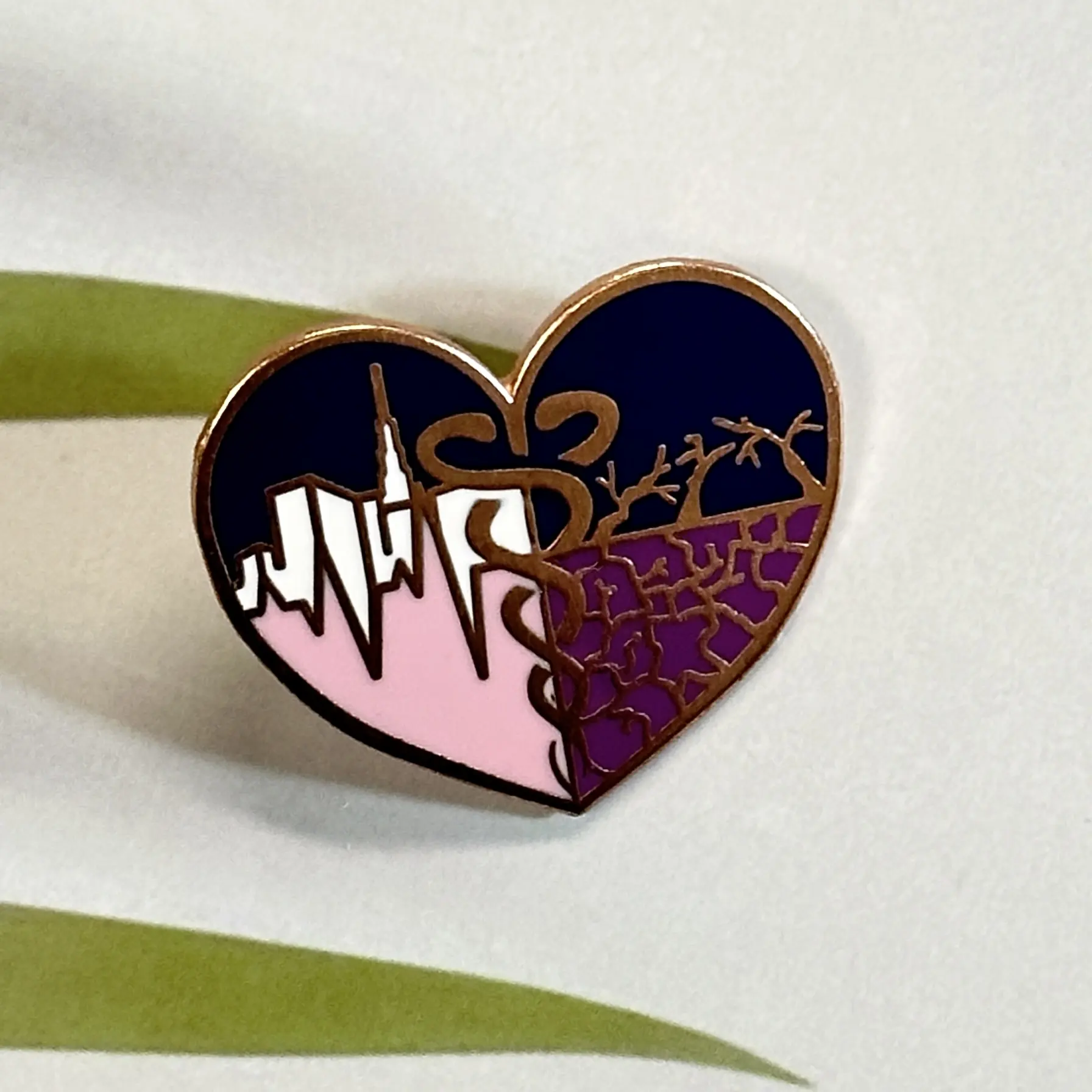 New style custom heart shape brooch soft and hard enamel pin for decoration
