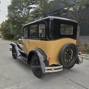 Sedán Eléctrico Vintage de Cuatro Puertas, Bicolor Negro, para Transporte en Bodas y Turismo - Product Image 5