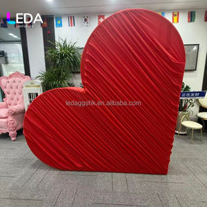 Arche de mariage en métal LEDA avec rideaux en forme de cœur et support de toile de fond pour événements, fiançailles et propositions de mariage - Product Image 6