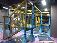 Parc de loisirs populaire : Sports, fitness, aventure, escalade et abeilles en toile - Jeux sportifs de grande envergure pour stimuler l'intérêt des enfants pour le sport