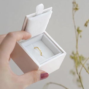 Fabricant chinois de boîtes à bijoux en bois personnalisées, vente en gros de boîtes de rangement pour bagues, avec logo en relief/en creux, taille et forme personnalisées, fermoirs - Product Image 3