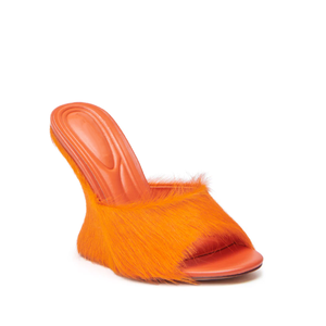 Mules compensées en fourrure de crin de cheval orange pour femme, avec talon sculpté unique et bout ouvert – Chaussures tendance et audacieuses - Product Image 4