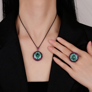 Nouvel Arrivage – Ensemble Collier et Bague en Cuivre Écologique avec Zircon Vert Taillé en Rose 18 mm – Bijoux Tendance 2026 pour Femme - Product Image 6