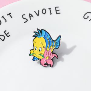 Broche en alliage polyvalente en forme de poisson-clown et sirène, gravée or, style dessin animé, <span class=keywords><strong>film</strong></span> et télévision, pour sac, artisanat métallique - Product Image 1