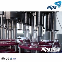 Ligne complète de production entièrement automatique d'eau minérale pure en bouteille en plastique avec équipement d'emballage