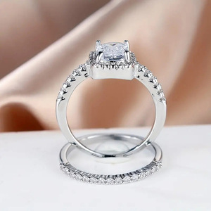 Anello di fidanzamento da donna in oro bianco con diamante naturale taglio cuscino colore G e montatura a halo - Product Image 6