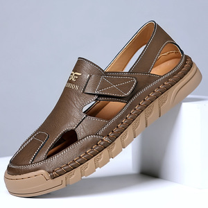 รองเท้าแตะลำลองแบบสวมสำหรับผู้ชาย พื้นนุ่ม ระบายอากาศได้ดี แบบเจาะรู ติดแถบเวลโคร พื้นรองเท้า EVA ส้นเตี้ย - Product Image 1