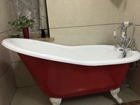 Baignoire autoportante en fonte émaillée à pieds de lion traditionnels, prix bas, avec piédestal, pour salle de bain intérieure