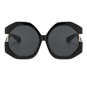 Stylish and Cool Cat-Eye Oversized Women's Sunblock Shade Personalized Color Matching Sunglasses - Product Image 2