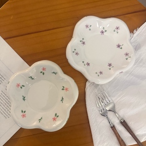Piatto in ceramica dipinto <span class=keywords><strong>a</strong></span> <span class=keywords><strong>mano</strong></span> piatto coreano in fatto <span class=keywords><strong>a</strong></span> <span class=keywords><strong>mano</strong></span> piatto per regalo di ritorno unico <span class=keywords><strong>a</strong></span> forma di fiore - Product Image 2