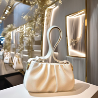 Sac à bandoulière pour femme en PU et polyester, plissé texturé, avec fermeture éclair, sangle unique, design élégant, style nuage, fabrication usine
