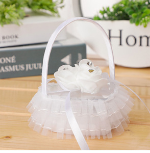 Miniature Ring Pillow Box Creative Wedding Prop Exquisite <b>Lace</b> & <b>White</b> Rhinestone-Adorned Handheld Ring Box - Product Image 2