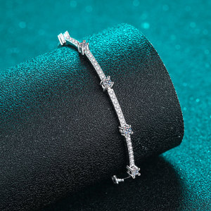 S925 Sterling Silver Moissanite Bracelet pour Femmes Élégant Polyvalent Niche Bijoux Saint Valentin Cadeau pour Petite Amie - Product Image 5