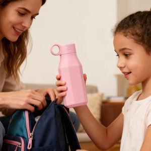 Botella de agua personalizada de silicona platino, portátil, irrompible, de color sólido vibrante, hermética y antiderrames, con logo, para deporte y viajes. - Product Image 6