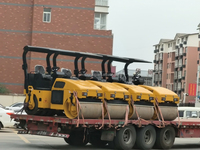Rouleau compresseur pneumatique à pneus en caoutchouc pour travaux de finition des surfaces en asphalte