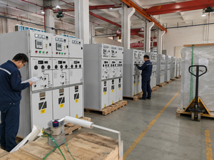 CNKEEYA XGN15-12 12kV Trifásico 50Hz Unidad de Anillo de Conexión (RMU) de Acero Inoxidable Blanco con Aislamiento Sólido Sin SF6 1250A 40kA - Product Image 1